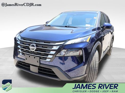 Used 2025 Nissan Rogue SV AWD/4WD image 2