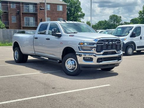 New 2026 RAM 3500 Tradesman AWD/4WD image 28