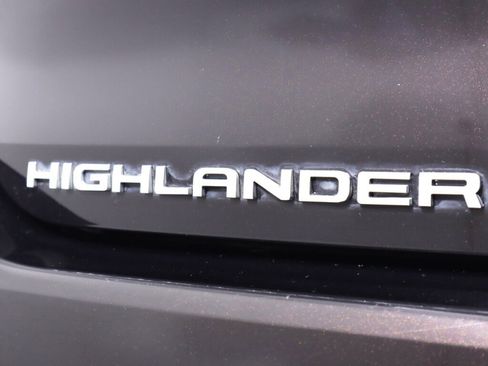 Used 2020 Toyota Highlander XLE image 42