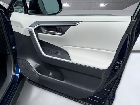 Used 2025 Toyota RAV4 XLE w/ Convenience Package image 31