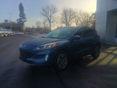 Used 2020 Ford Escape SEL image 3