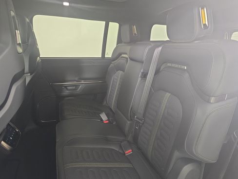 Used 2025 Rivian R1S Adventure image 21