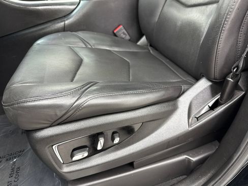 Used 2018 Cadillac Escalade Luxury AWD/4WD image 35