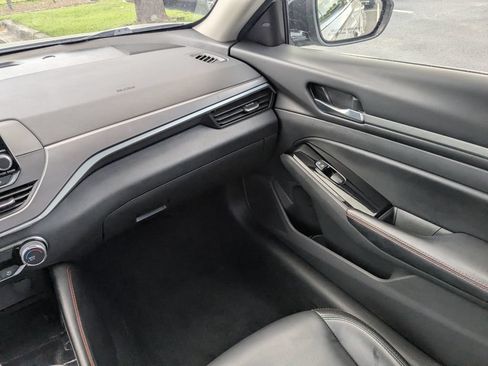 Used 2024 Nissan Altima 2.5 SR FWD image 17