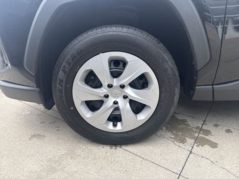 Certified 2025 Toyota RAV4 LE AWD/4WD image 31