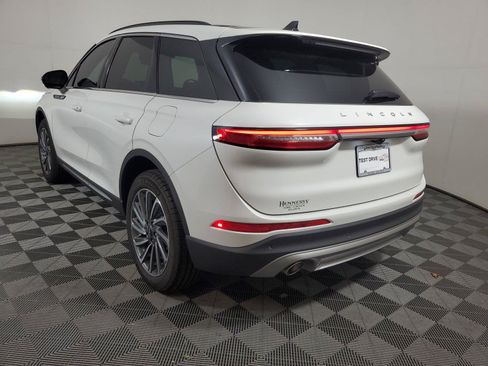 Used 2026 Lincoln Corsair Reserve w/ Rear Removable Package Tray FWD image 4