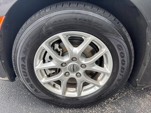 Used 2023 Chrysler Pacifica Touring-L FWD image 27