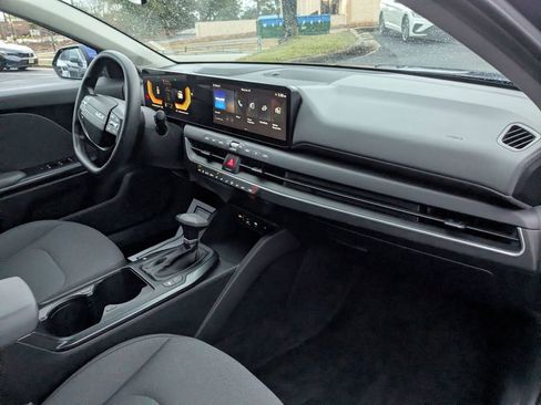 Used 2025 Kia K4 LXS image 34