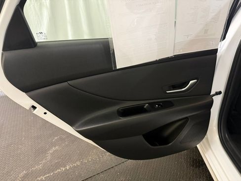 Certified 2023 Hyundai Elantra Limited image 23