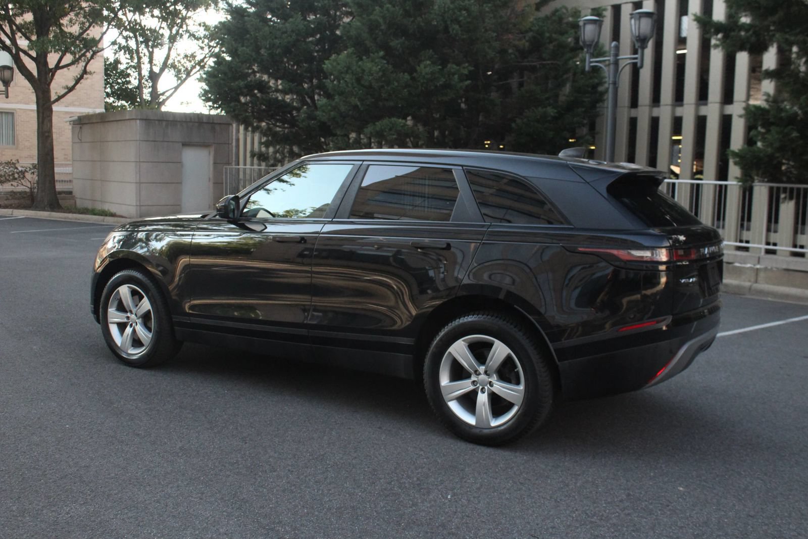Used 2020 Land Rover Range Rover Velar S AWD/4WD image 9