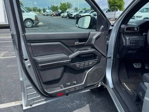 Used 2025 Toyota Tacoma TRD Sport AWD/4WD image 15