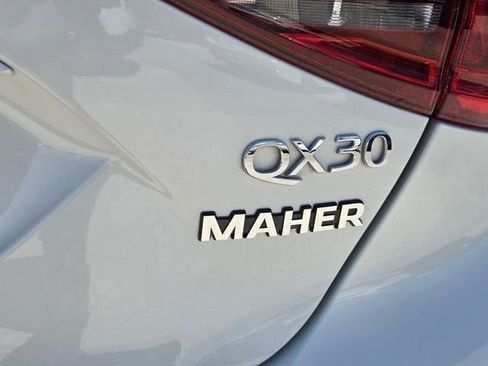 Used 2018 INFINITI QX30 Premium w/ Navigation Package AWD/4WD image 12