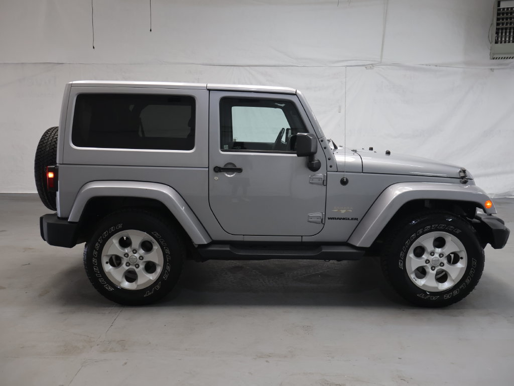 Used 2015 Jeep Wrangler Sahara w/ Connectivity Group AWD/4WD image 8