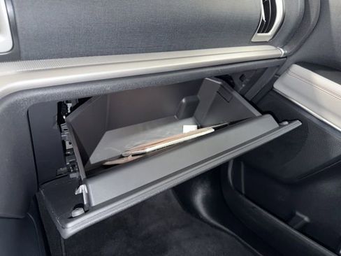 Used 2025 Ford Expedition Active image 32