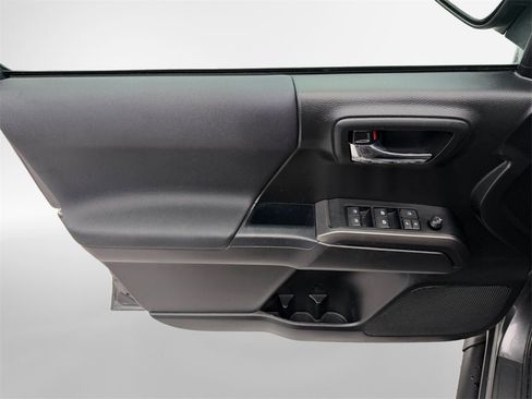 Certified 2019 Toyota Tacoma TRD Off-Road image 16