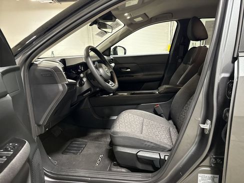 Used 2025 Nissan Kicks SV w/ Charging Package AWD/4WD image 18