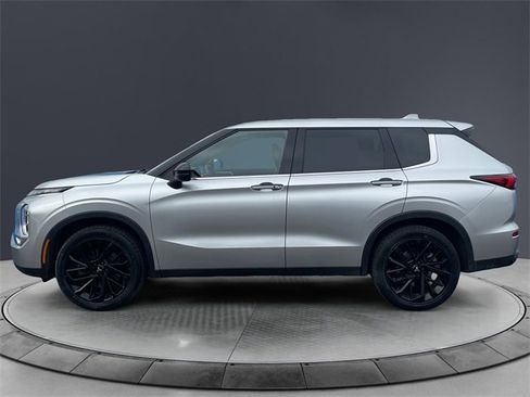 Used 2022 Mitsubishi Outlander SEL Black Edition image 2