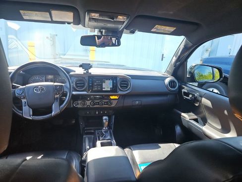 Used 2018 Toyota Tacoma TRD Sport AWD/4WD image 22