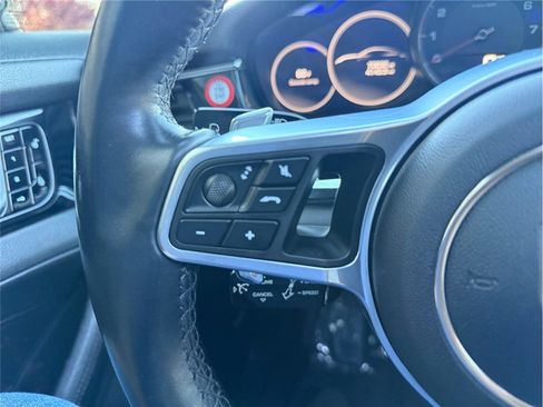 Used 2018 Porsche Panamera 4S image 27