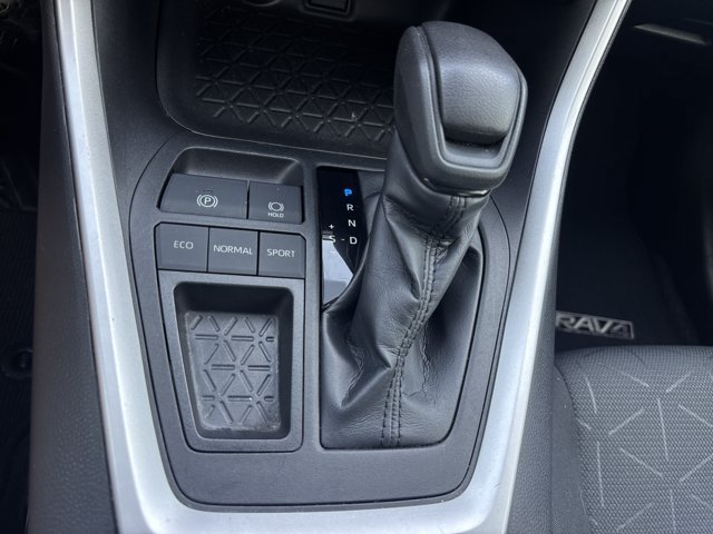 Used 2021 Toyota RAV4 XLE w/ Convenience Package FWD image 34