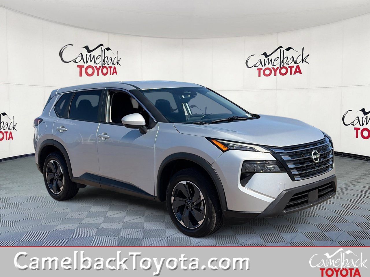 Used 2025 Nissan Rogue SV FWD image 1
