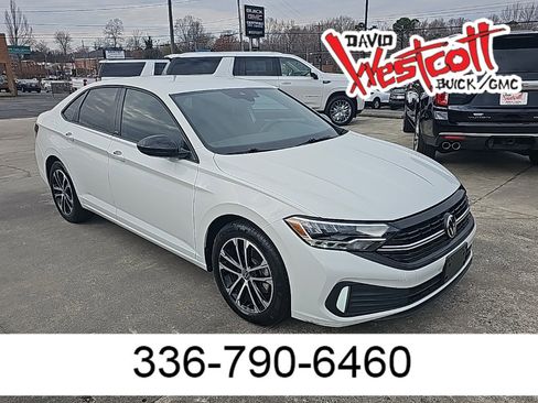 Used 2024 Volkswagen Jetta Sport image 1