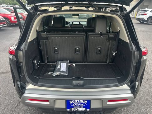 Used 2025 Nissan Pathfinder Platinum w/ Cargo Package FWD image 27
