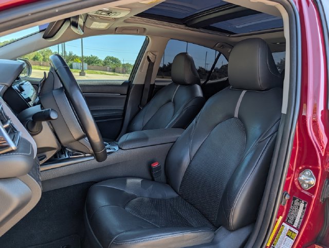 Used 2018 Toyota Camry XSE FWD image 23