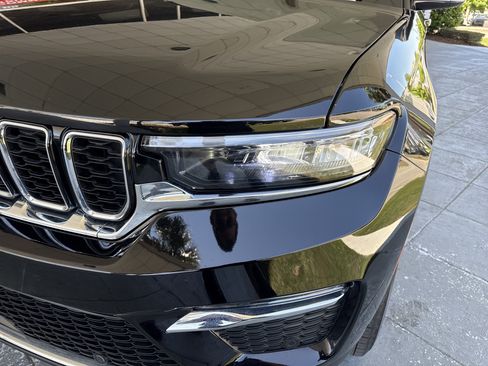 Used 2025 Jeep Grand Cherokee Limited w/ Luxury Tech Group II image 5