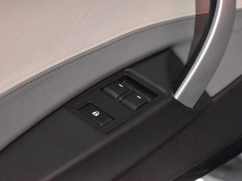 Used 2011 Tesla Roadster Sport RWD image 38