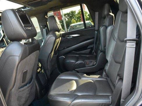 Used 2016 Cadillac Escalade Platinum AWD/4WD image 28