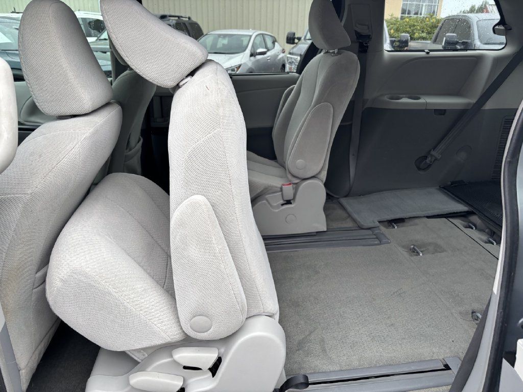 Used 2013 Toyota Sienna LE w/ Towing Pkg FWD image 24