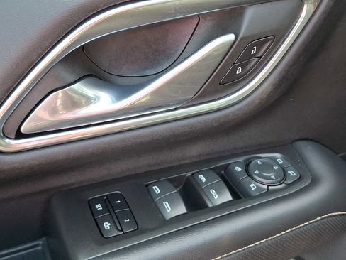 Used 2022 GMC Yukon SLT w/ SLT Luxury Package image 16