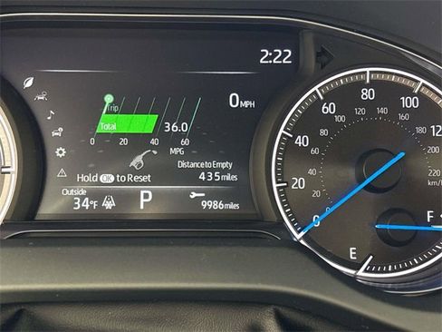 Used 2022 Toyota Venza XLE image 33