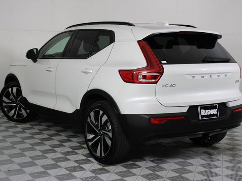Used 2023 Volvo XC40 B5 Ultimate w/ Protection Package Premier AWD/4WD image 2