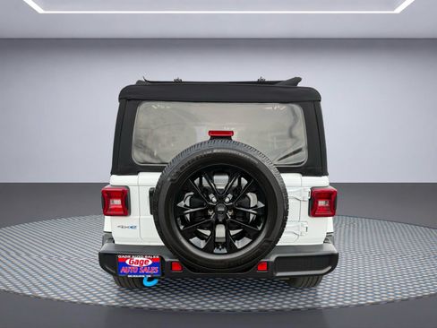 Used 2024 Jeep Wrangler Unlimited Sahara AWD/4WD image 6