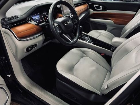 Used 2022 Jeep Compass Limited image 17