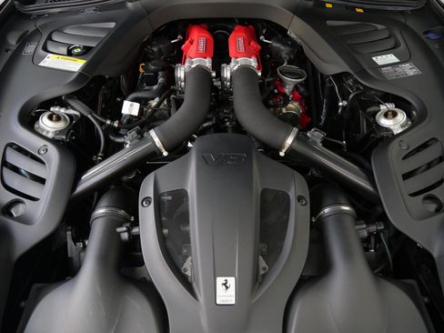 Used 2019 Ferrari GTC4Lusso T RWD image 12
