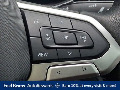 Used 2025 Volkswagen Jetta SE w/ Sunroof Package FWD image 23