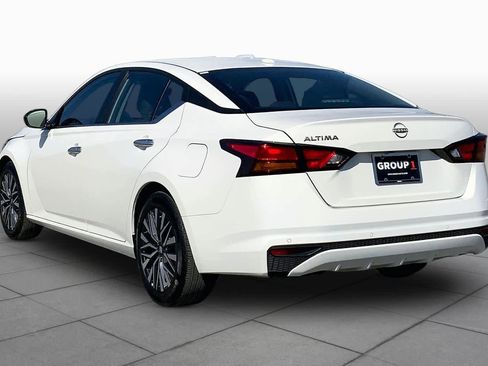 Used 2025 Nissan Altima 2.5 SV FWD image 11