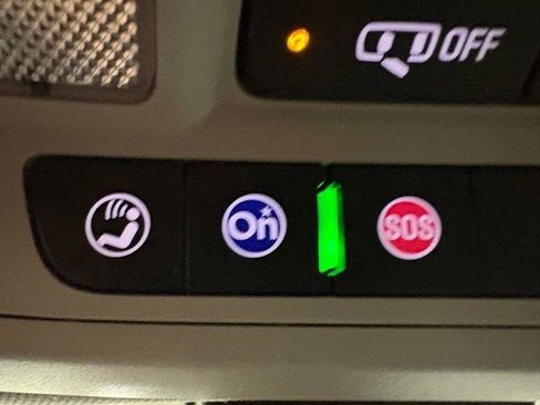 Used 2021 Chevrolet Equinox LT w/ Driver Convenience Package image 15