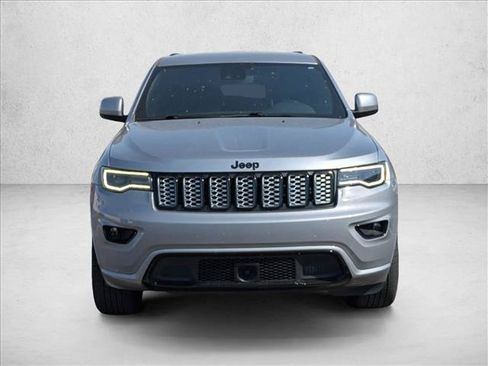 Used 2021 Jeep Grand Cherokee Laredo X RWD image 2