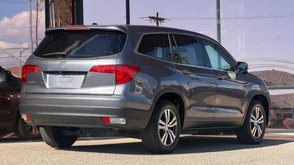 Used 2017 Honda Pilot EX image 15