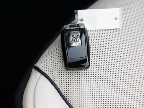 Used 2019 Rolls-Royce Dawn image 38