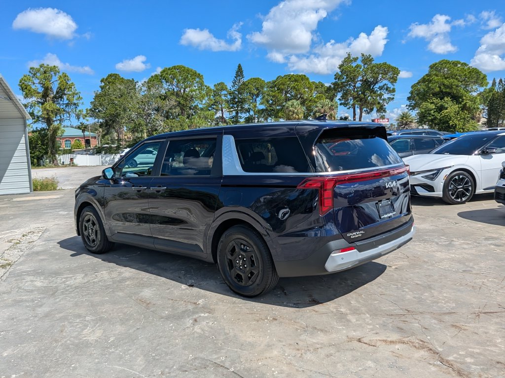 Certified 2026 Kia Carnival FWD image 6