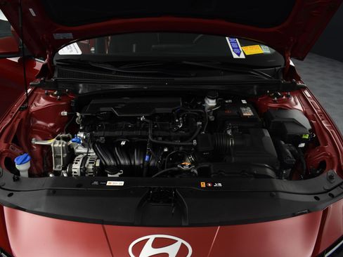 Used 2025 Hyundai Elantra SEL image 9