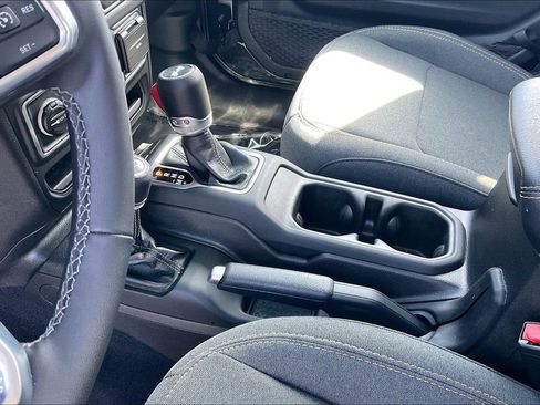 Used 2025 Jeep Wrangler Unlimited Sahara AWD/4WD image 20