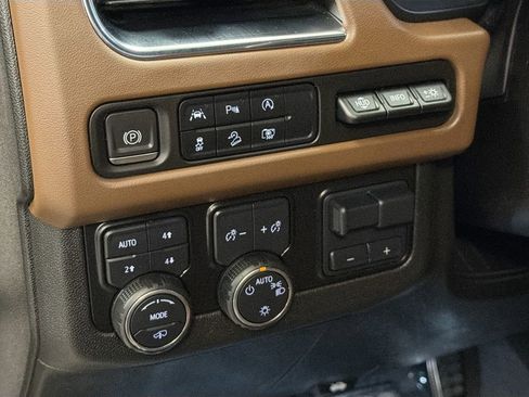 Used 2023 Chevrolet Suburban High Country AWD/4WD image 13