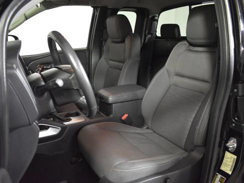 Used 2022 Nissan Frontier SV AWD/4WD image 9