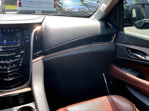 Used 2020 Cadillac Escalade Luxury AWD/4WD image 26
